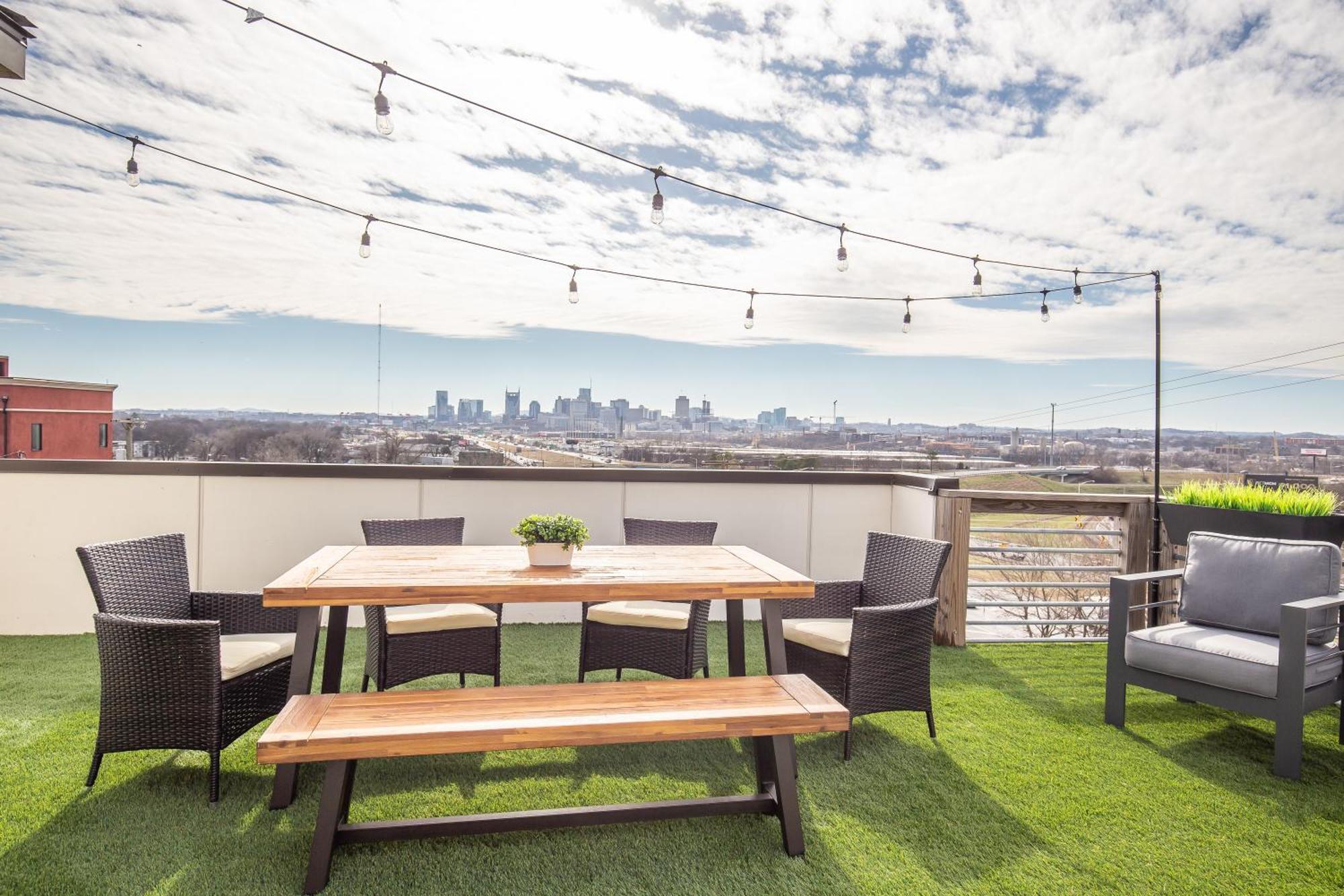 Whiskey House With Rooftop Golf, City Views! 8Min To Downtown! Sleeps 9! Nashville Exterior photo