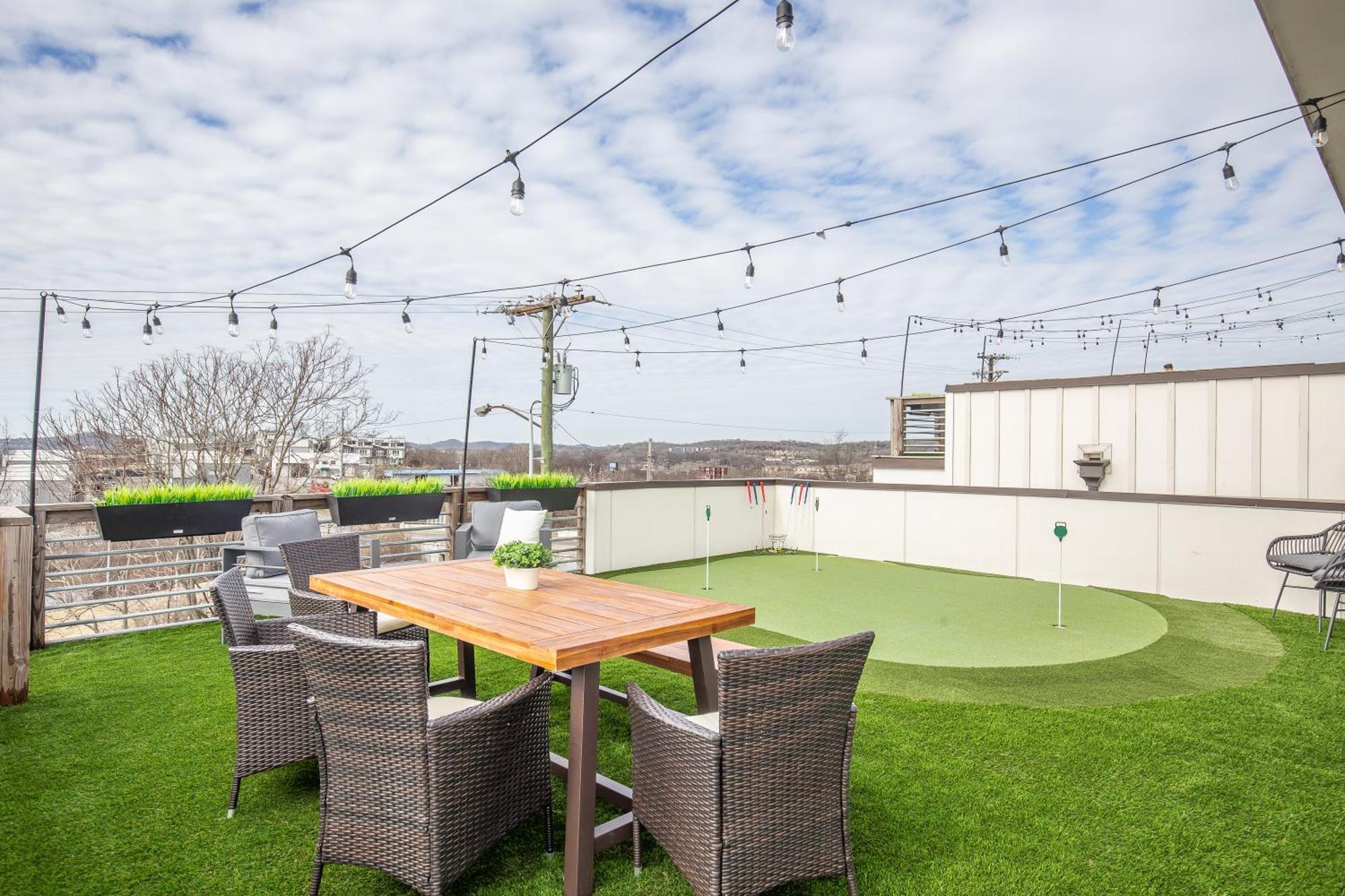 Whiskey House With Rooftop Golf, City Views! 8Min To Downtown! Sleeps 9! Nashville Exterior photo