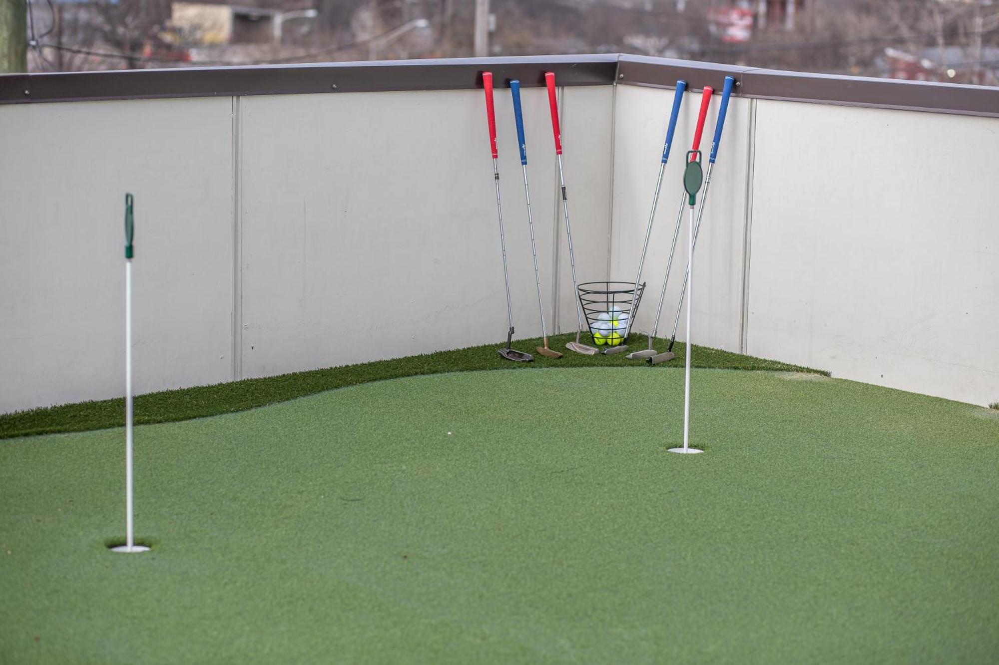 Whiskey House With Rooftop Golf, City Views! 8Min To Downtown! Sleeps 9! Nashville Exterior photo